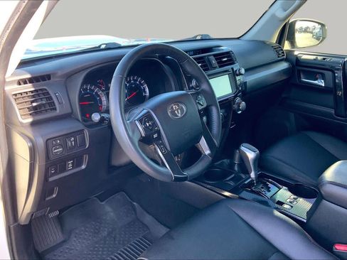 Used 2019 Toyota 4Runner TRD Off-Road Premium AWD/4WD image 18
