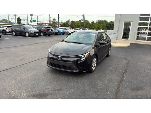Used 2026 Toyota Corolla LE FWD image 5