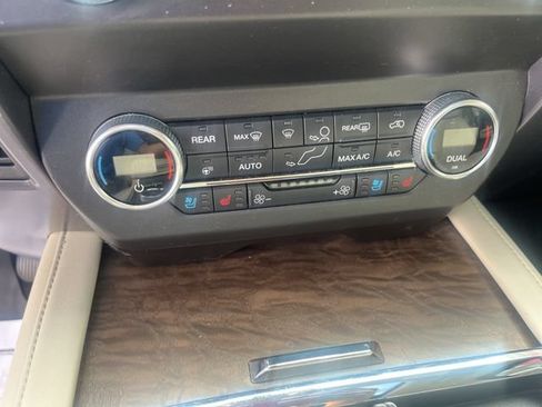 Used 2019 Ford Expedition Platinum RWD image 8