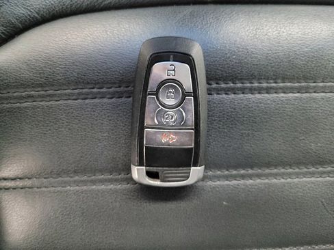 Used 2017 Ford Edge SEL w/ Equipment Group 201A image 32