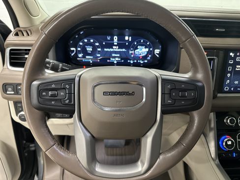 Used 2022 GMC Yukon XL Denali w/ Denali Premium Package AWD/4WD image 18