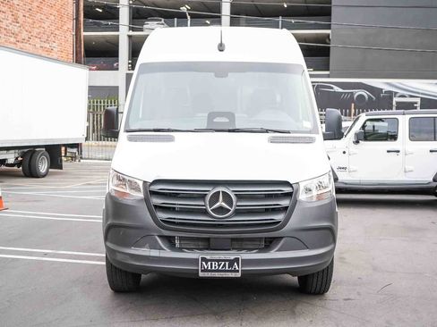 Used 2025 Mercedes-Benz Sprinter 2500 image 2