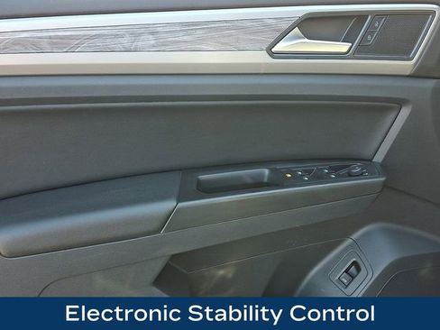 Used 2020 Volkswagen Atlas Cross Sport SE image 15