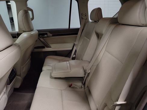 Used 2016 Lexus GX 460 Luxury w/ Preferred Accessory Package AWD/4WD image 30