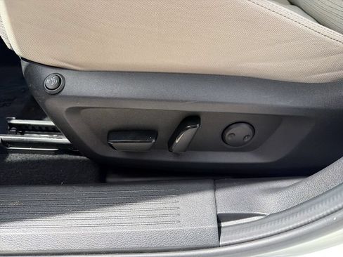 Used 2023 Nissan Rogue SV FWD image 16