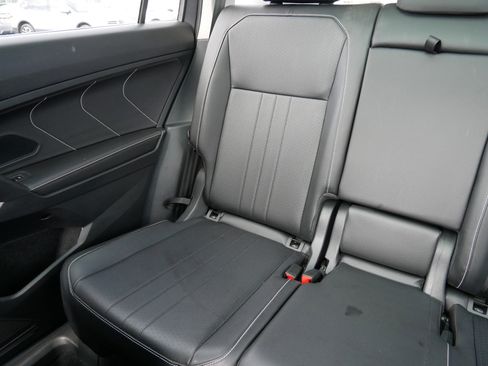 Certified 2022 Volkswagen Tiguan SE image 12