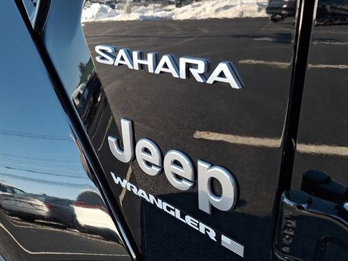 Used 2023 Jeep Wrangler Sahara w/ Cold Weather Group image 30