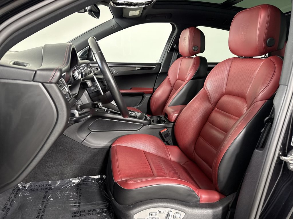 Certified 2023 Porsche Macan AWD/4WD image 5