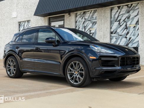 Used 2023 Porsche Cayenne Turbo S AWD/4WD image 17