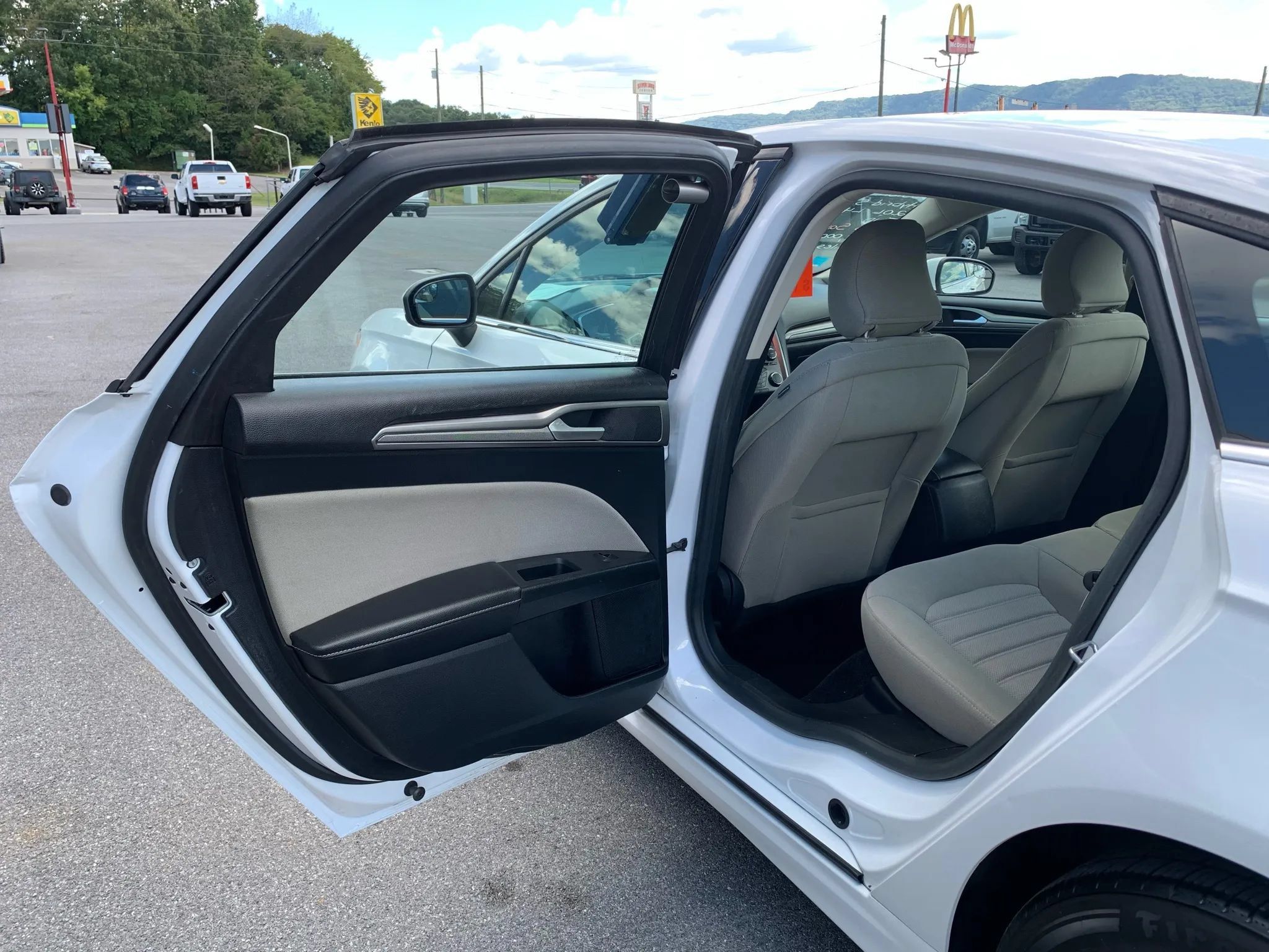 Used 2018 Ford Fusion S FWD image 22