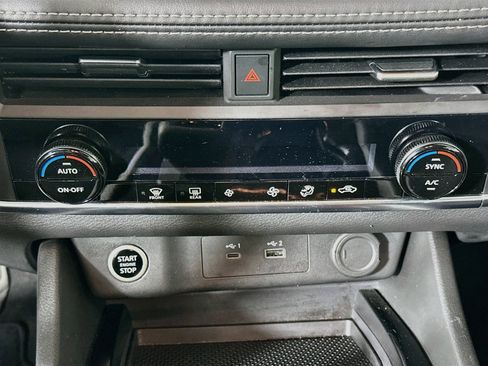 Used 2023 Nissan Rogue SV FWD image 23