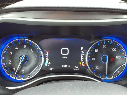 Used 2024 Chrysler Pacifica Touring-L FWD image 23