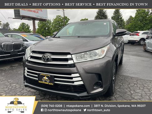 Used 2019 Toyota Highlander LE AWD/4WD image 1