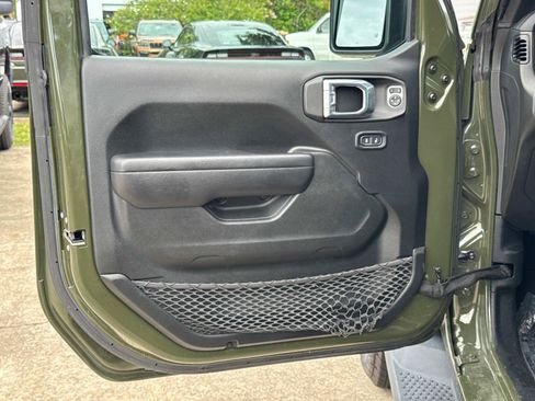 Used 2022 Jeep Wrangler Unlimited Sport AWD/4WD image 16