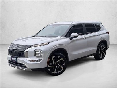 Used 2023 Mitsubishi Outlander SE