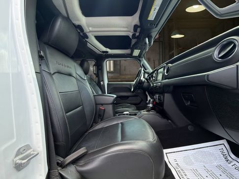 Used 2018 Jeep Wrangler Unlimited Sahara AWD/4WD image 19