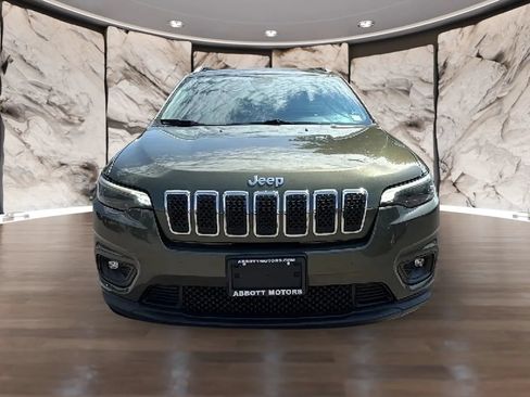 Used 2019 Jeep Cherokee Latitude Plus w/ Cold Weather Group AWD/4WD image 11