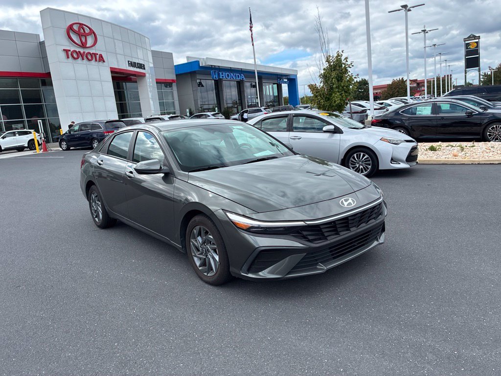 Used 2024 Hyundai Elantra SEL FWD image 1