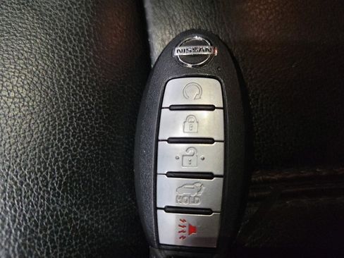 Used 2019 Nissan Pathfinder SL AWD/4WD image 32