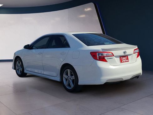 Used 2012 Toyota Camry SE image 3