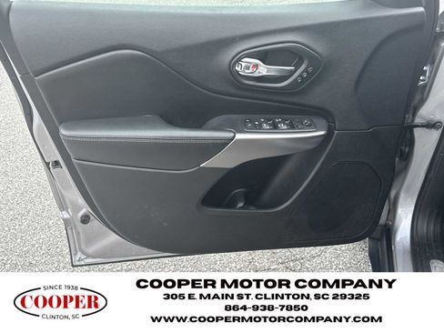 Used 2021 Jeep Cherokee Limited image 10