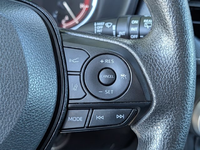 Used 2025 Toyota RAV4 XLE FWD image 21