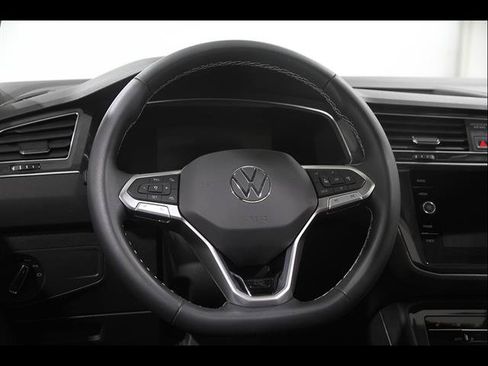 Certified 2023 Volkswagen Tiguan SE R-Line AWD/4WD image 7