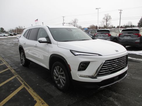 Used 2025 Buick Enclave Preferred image 8