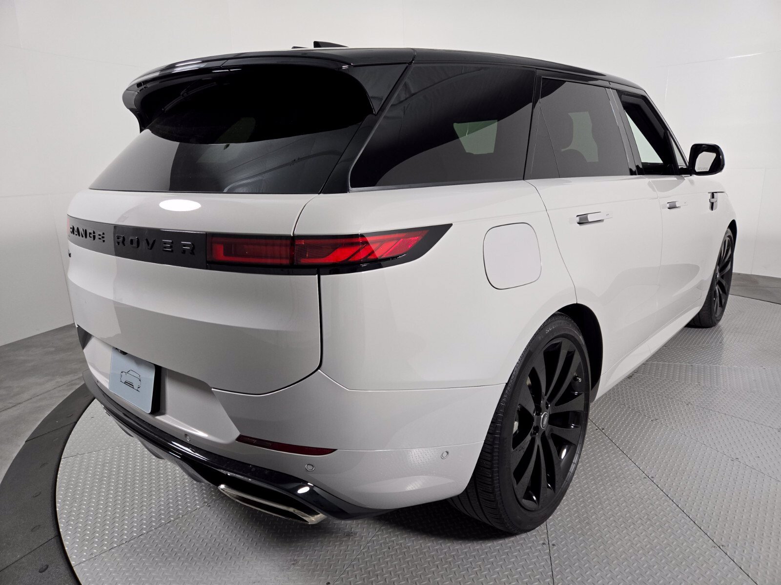 Used 2025 Land Rover Range Rover Sport Dynamic SE AWD/4WD image 2