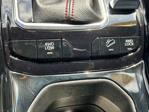 Used 2024 Jeep Compass Trailhawk w/ Sun and Sound Group AWD/4WD image 19