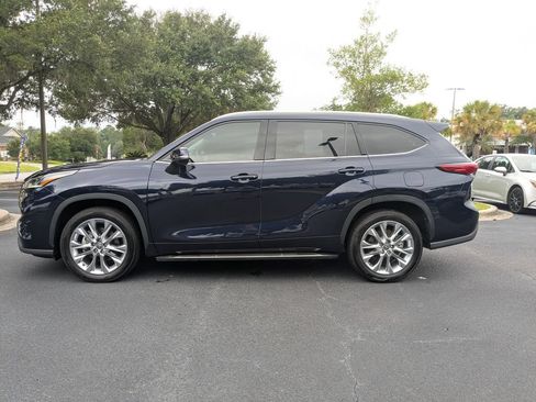 Used 2023 Toyota Highlander Limited FWD image 9