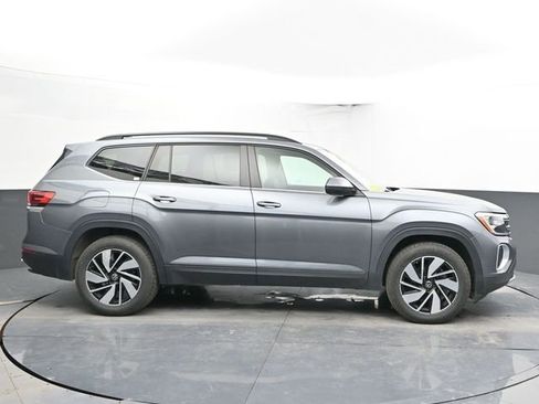 Used 2024 Volkswagen Atlas SE image 11