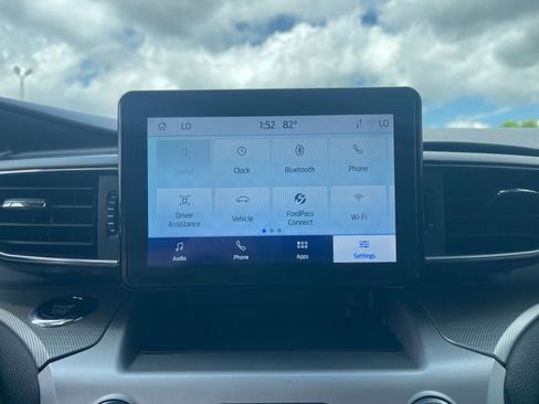 Used 2022 Ford Explorer XLT w/ Equipment Group 202A AWD/4WD image 11