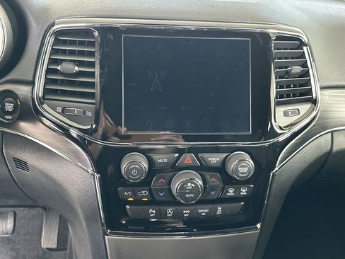 Used 2019 Jeep Grand Cherokee Limited w/ Luxury Group II image 22