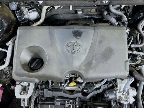 Used 2024 Toyota RAV4 XLE AWD/4WD image 32