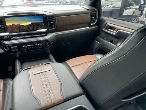 Used 2024 Chevrolet Silverado 2500 High Country w/ Technology Package AWD/4WD image 10