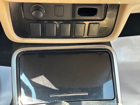 Used 2017 Mitsubishi Outlander SEL AWD/4WD image 30