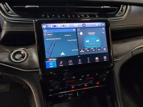 Used 2023 Jeep Grand Cherokee Limited w/ Luxury Tech Group II image 18