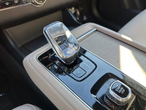 Certified 2025 Volvo XC90 B6 Plus image 21