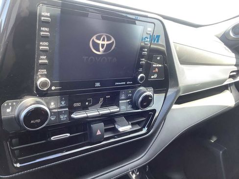 Used 2021 Toyota Highlander XSE AWD/4WD image 16