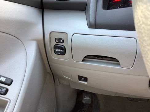 Used 2010 Toyota Camry LE FWD image 32