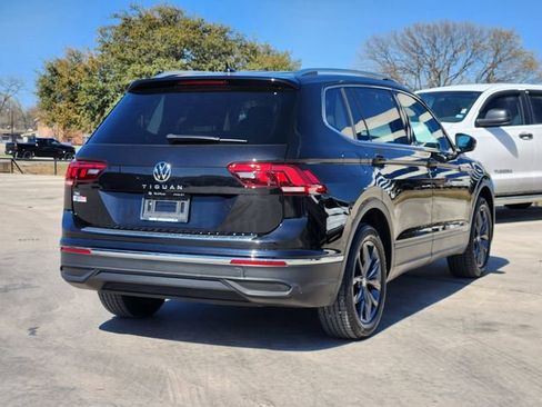 Used 2023 Volkswagen Tiguan SE w/ Panoramic Sunroof Package image 7