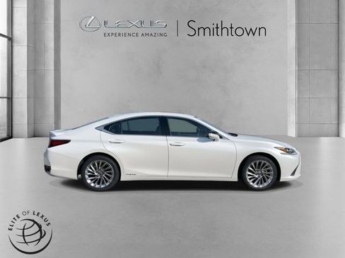 Certified 2020 Lexus ES 300h w/ Accessory Package image 4