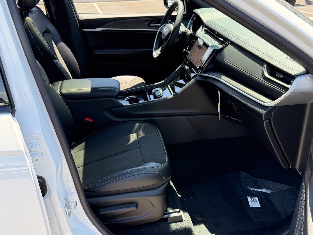 New 2026 Jeep Grand Cherokee Altitude RWD image 18