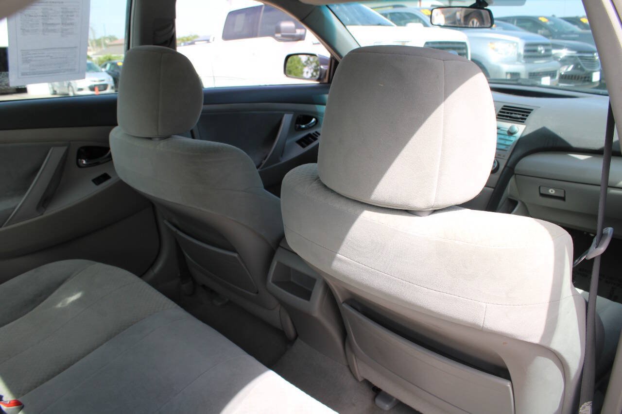 Used 2009 Toyota Camry LE FWD image 10