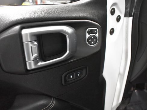 Used 2020 Jeep Wrangler Unlimited Sahara AWD/4WD image 16