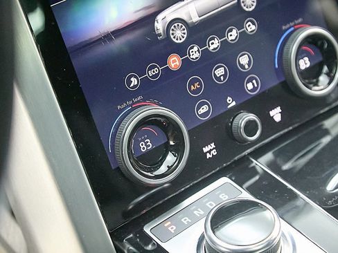 Used 2020 Land Rover Range Rover HSE image 16