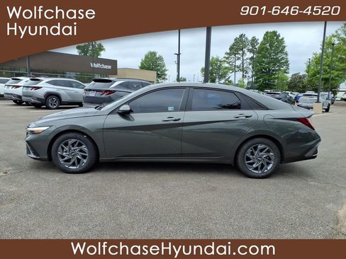 Used 2024 Hyundai Elantra SEL FWD image 2