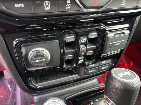 Used 2021 Jeep Wrangler Unlimited Sport image 23