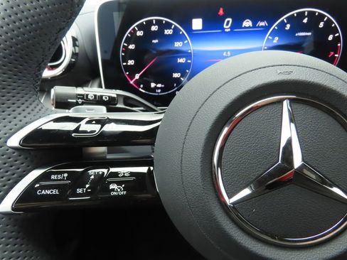 Certified 2025 Mercedes-Benz GLC 300 4MATIC image 11